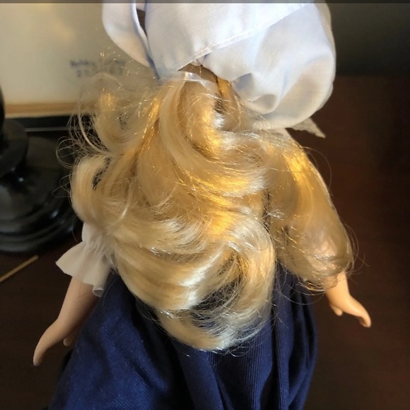 Poor Cinderella doll - Picture 11 of 12